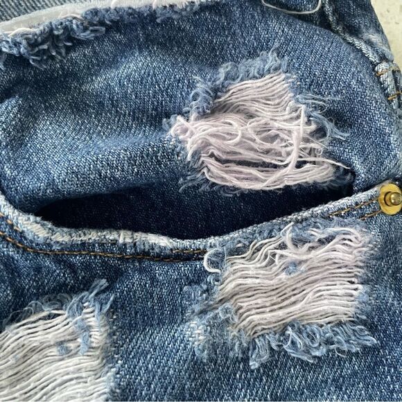 Frame Denim Le Cutoff Glenbarr Distressed Shorts - Picture 5 of 10